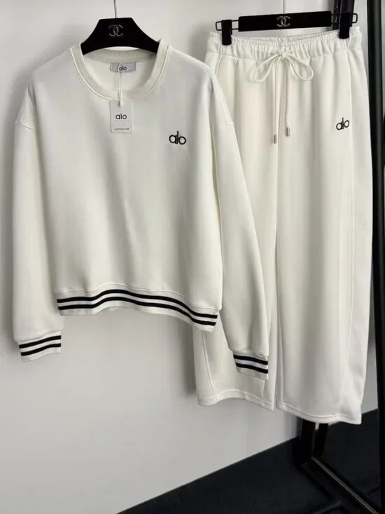 Alo Yoga Pure White Striped Casual Set, Size M. - Picture 1 of 8